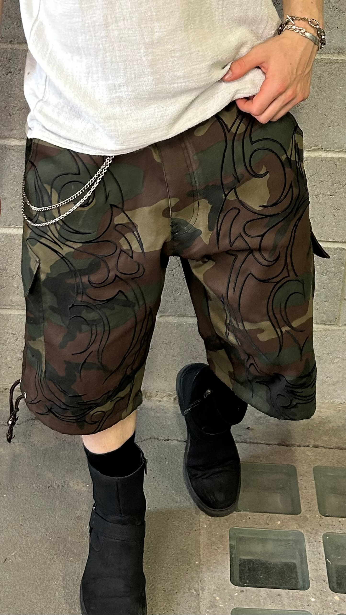 BAGGY CAMO SHORTS