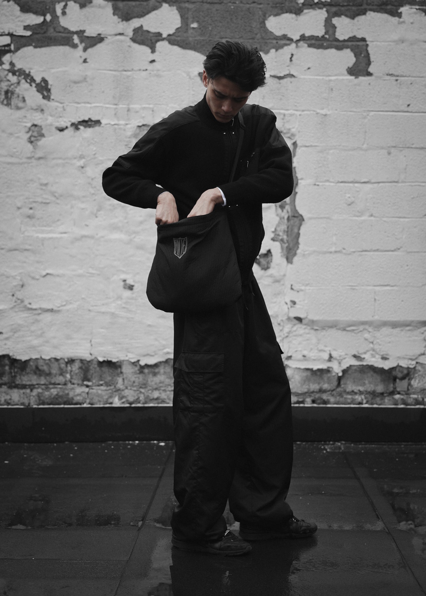 MULTIFUNCTIONAL JACKET/BAG (BLACK)