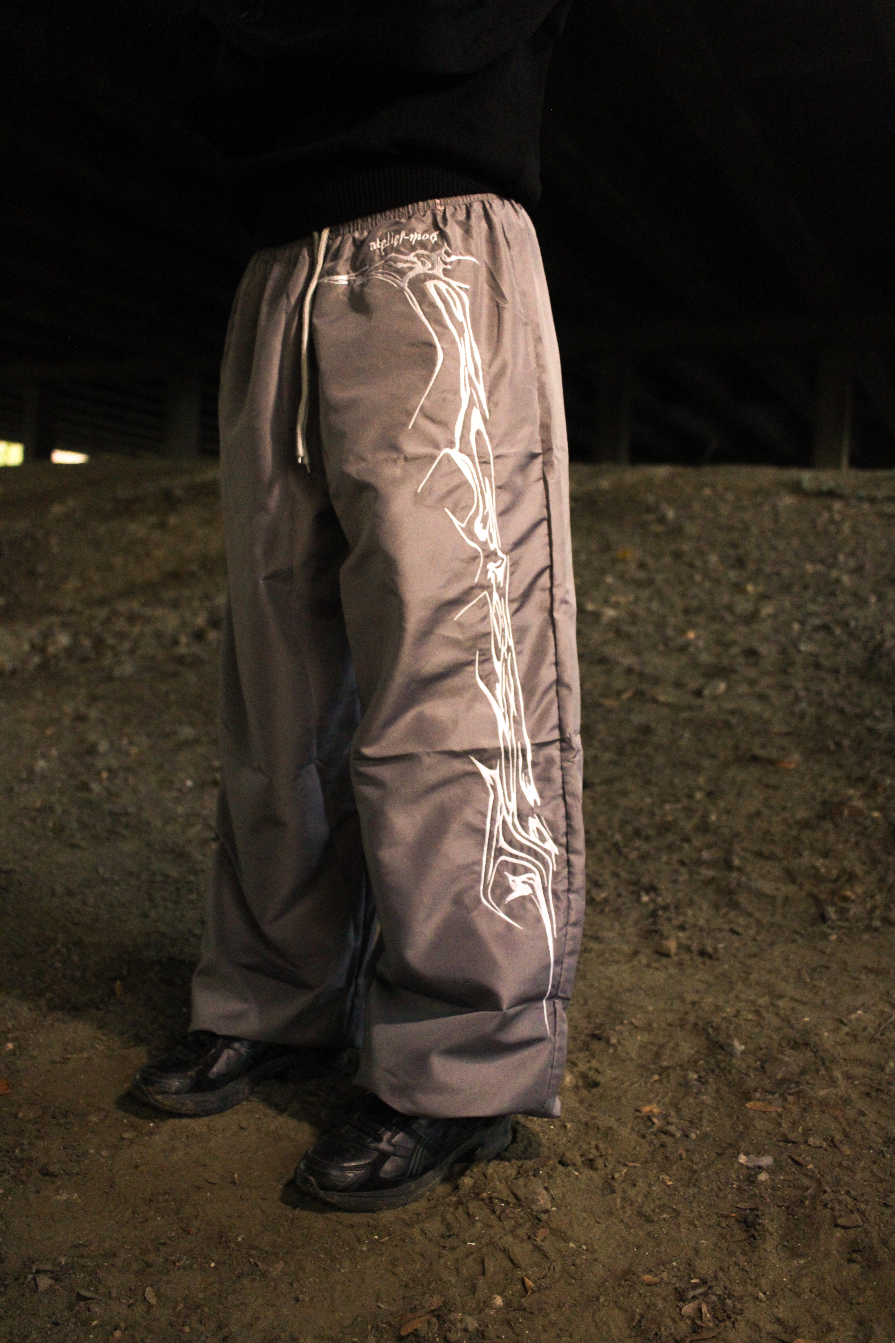 Trackpants Grey model